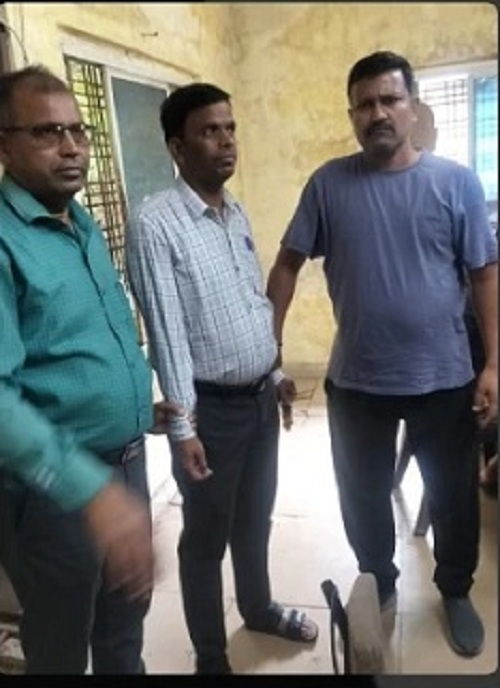ग्वालियर: बिजली कनेक्शन के एवज में रिश्वत ले रहा था लाइनमैन, लोकायुक्त टीम ने रंगे हाथ दबोचा