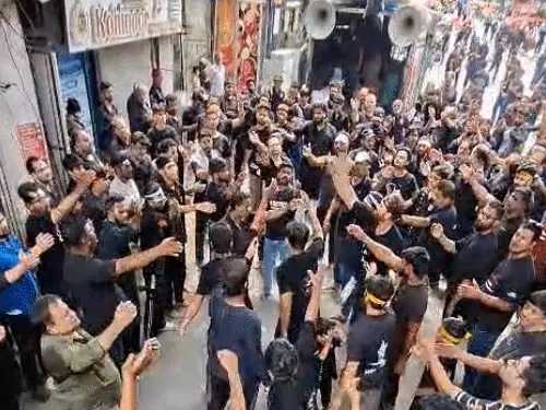भोपाल: मुहर्रम जुलूस में गूंजा करबला का संदेश, पोस्टरों पर लिखा- 'आतंकवाद हर जगह शांति के लिए खतरा'
