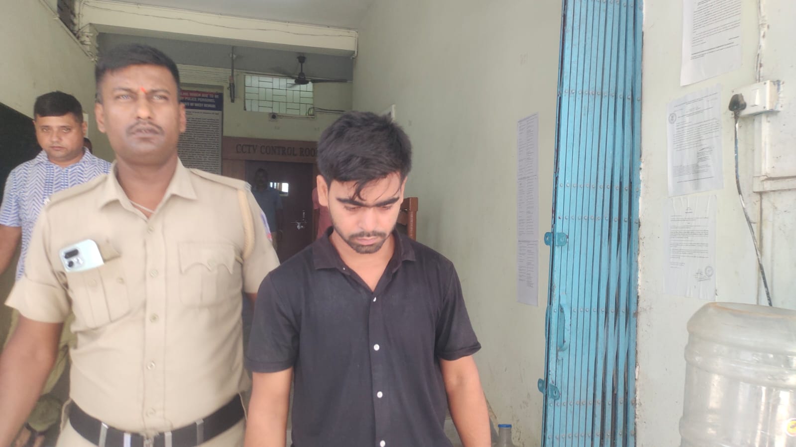 फर्जी हेल्पलाइन नंबर से ठगी करने वाले बिहार गैंग का सदस्य असम से गिरफ्तार