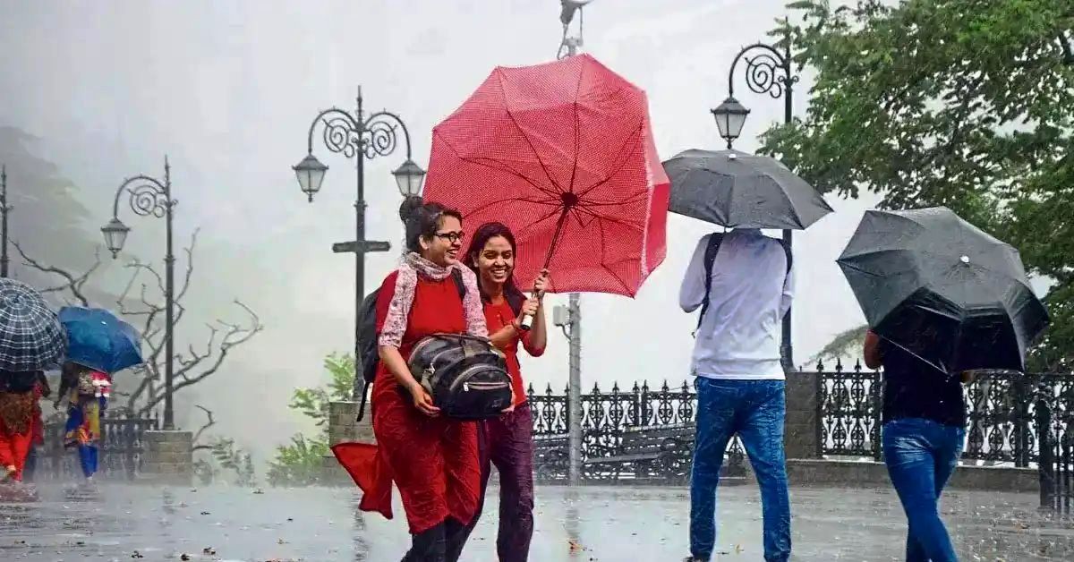 अचानक हुई बारिश से नैनी झील में नौकायन कर रहे सैलानी लौटे