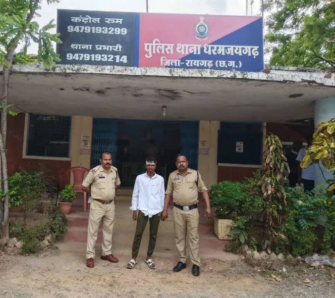 छेड़छाड़ का विरोध पड़ा भारी, युवती के रिश्तेदार पर चाकू से हमला