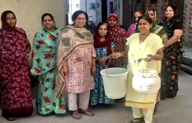 पानी की किल्लत से नारनौल की महिलाएं बेहाल, प्रदर्शन कर जताया विरोध