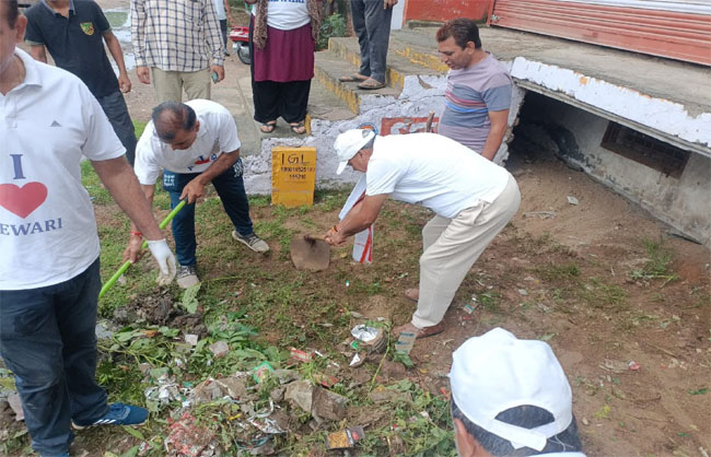 रेवाड़ी में विधायक लक्ष्मण सिंह यादव के नेतृत्व में चला सफाई अभियान