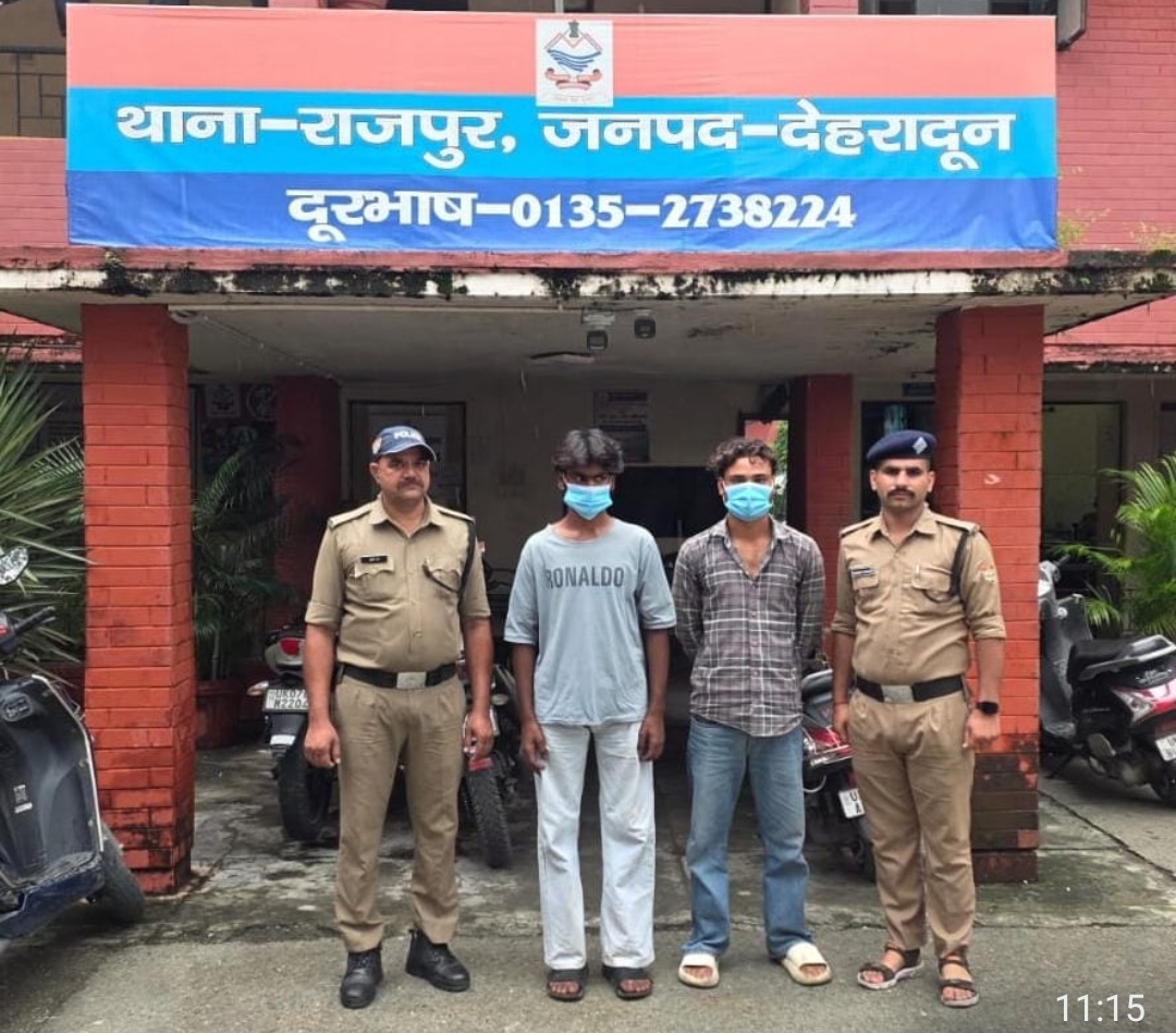 सड़क हादसे में महिला की मौत, दूसरी घायल; दो लोग हिरासत में
