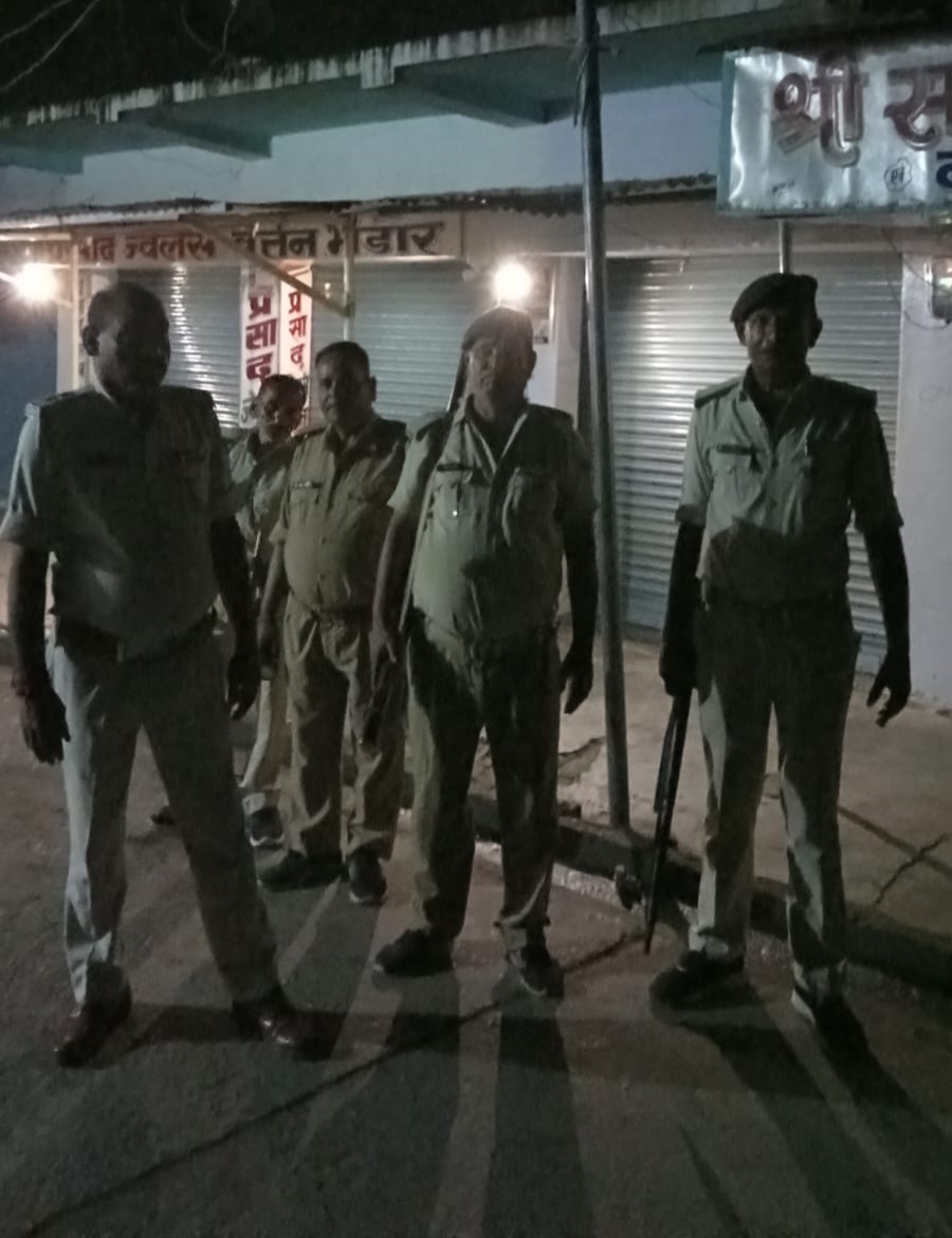 देर रात सारण पुलिस का सघन चेकिंग अभियान, होटलों और हॉस्टलों की खंगाली गई व्यवस्था