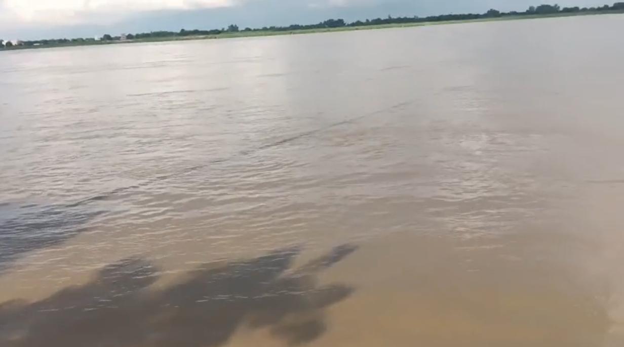 गंगा के बढ़ते जलस्तर से कानपुर में बढ़ी चिंता, चेतावनी बिंदु से 20 सेंटीमीटर ऊपर बह रही नदी