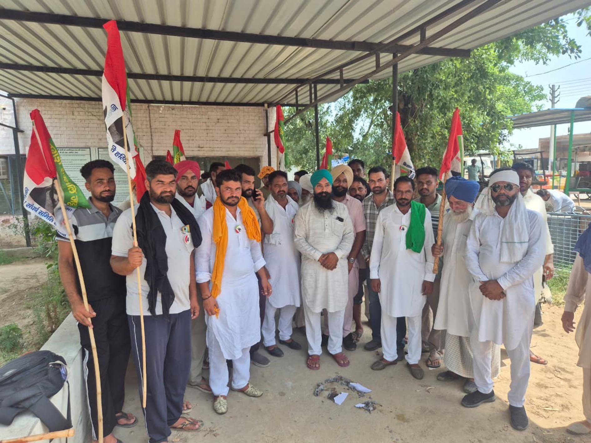 रतिया में कम वोल्टेज और बिजली कटौती से नाराज किसानों का प्रदर्शन