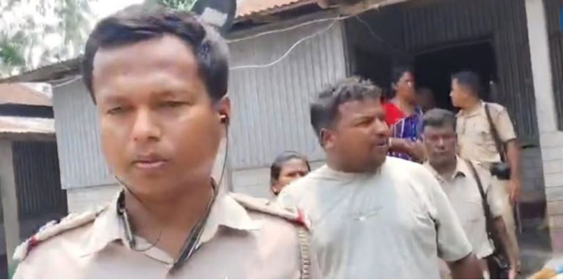 धन उगाही के आरोप में घिरे तृणूमल नेता, ग्रामीणों के गुस्से से बचने के लिए बिस्तर के नीचे छिपे