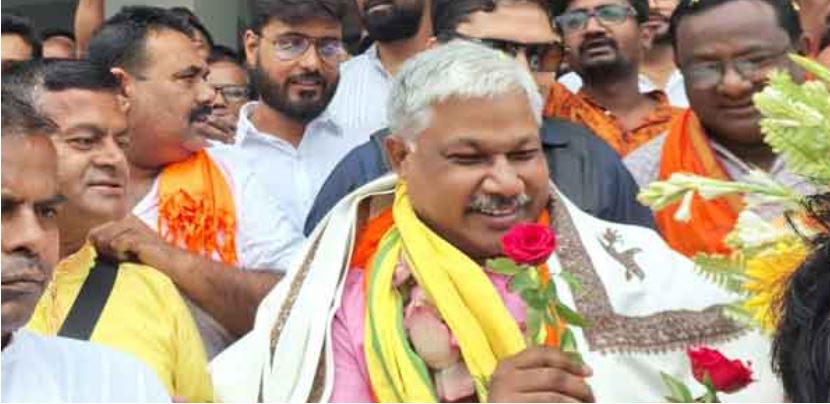 मंत्री बनने के बाद पहली बार उत्तर बंगाल पहुंचे दीपक बर्मन, भव्य स्वागत