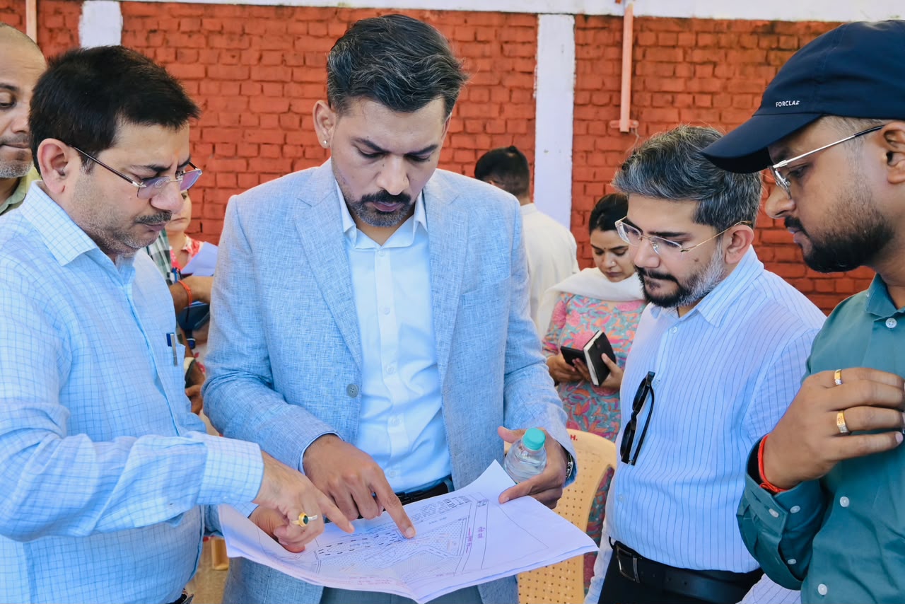 15 अगस्त समारोह की तैयारियों को लेकर डीएम-एसएसपी ने किया निरीक्षण, व्यवस्थाओं को लेकर दिए जरूरी निर्देश