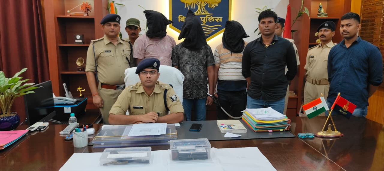 पुलिस ने 559 लीटर विदेशी शराब के साथ तीन आरोपियों को किया गिरफ्तार