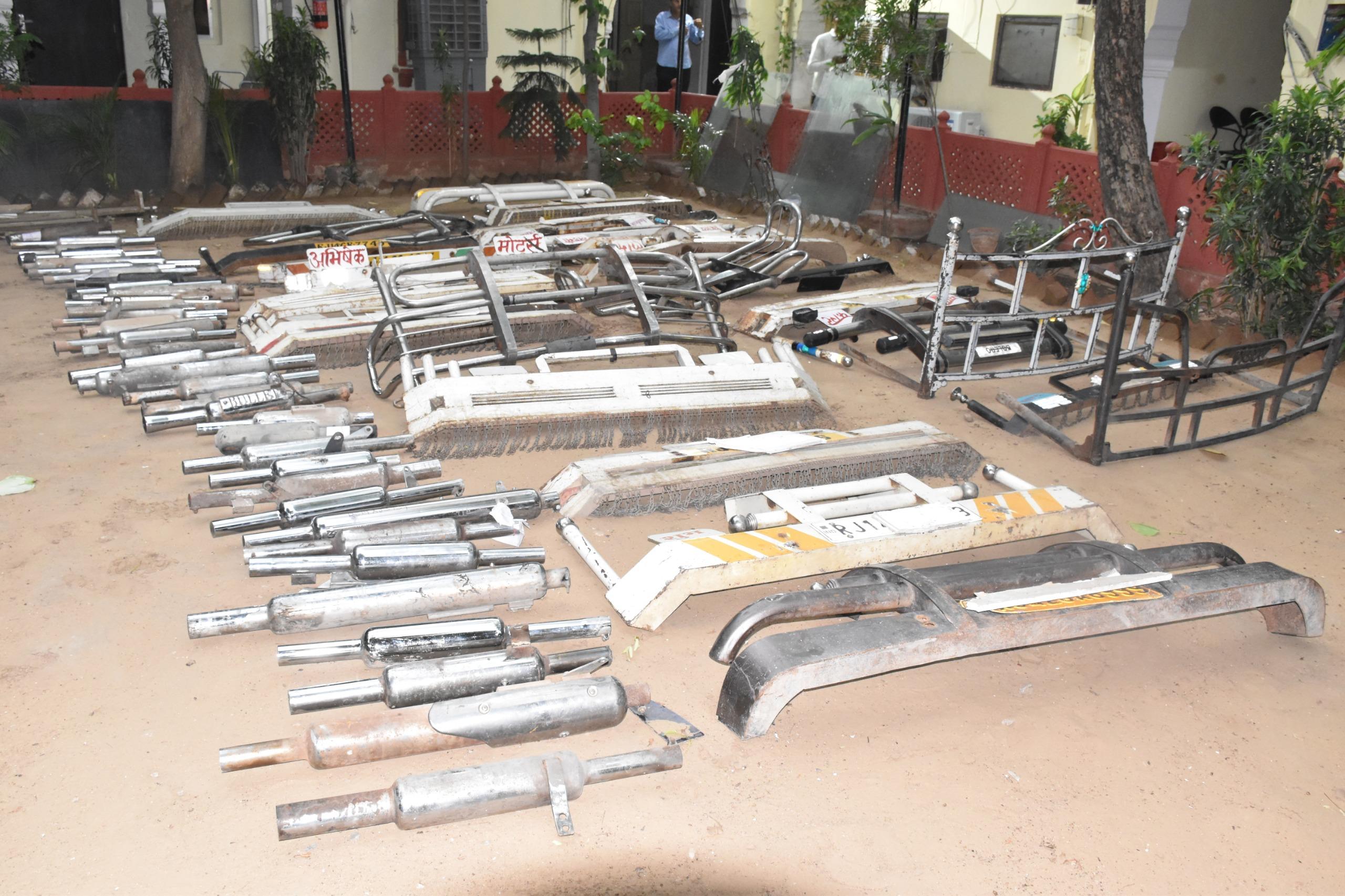 82 हजार से ज्यादा वाहन चालकों पर कार्रवाई: 122 मॉडिफाइड साइलेंसर और 600 से अधिक बुलगार्ड जब्त