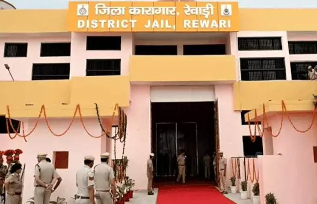 रेवाड़ी जेल के अधीक्षक सुरेंद्र दलाल निलंबित