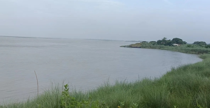 चेतावनी स्तर पार कर रहीं गंगा-कोसी, तटबंधों की सुरक्षा बढ़ाई गई