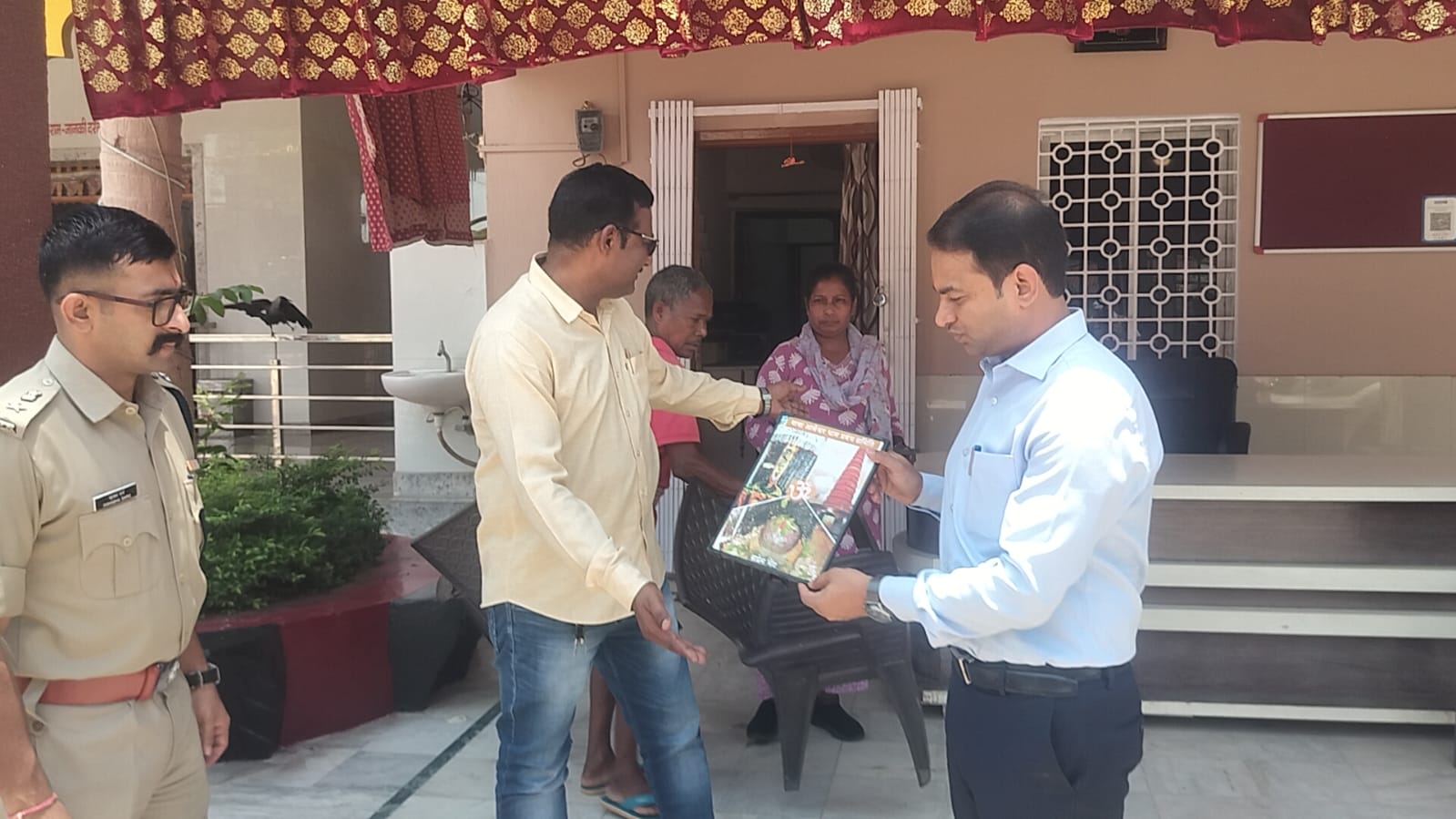 बाबा आम्रेश्वर धाम पहुंचे डीसी-एसपी, श्रावणी मेला की तैयारियों का लिया जायजा