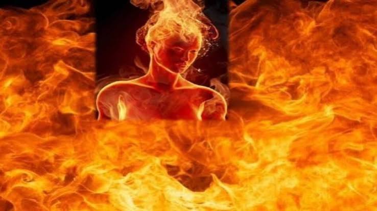 चरित्र शंका पर सोती हुई पत्नी पर पेट्रोल छिड़ककर पति ने लगाई आग