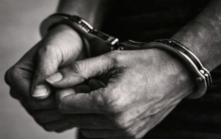 दहेज हत्या मामले में वांछित मुख्य आरोपी सागर लोधी गिरफ्तार, सआदतगंज पुलिस ने केजीएमयू ट्रॉमा सेंटर से पकड़ा