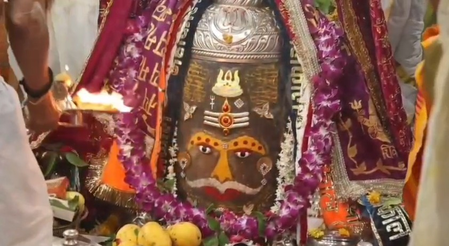 रजत चंद्र, त्रिशूल, त्रिपुण्ड से बाबा महाकाल का राजा स्वरूप में शृंगार, की गई भस्म आरती