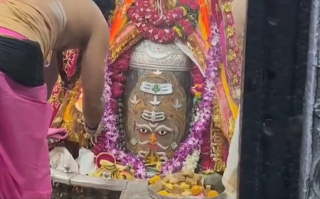 आषाढ़ माह के पहले दिन रजत चंद्र, त्रिशूल, त्रिपुंड से सजे बाबा महाकाल, राजा स्वरूप में भव्य शृंगार