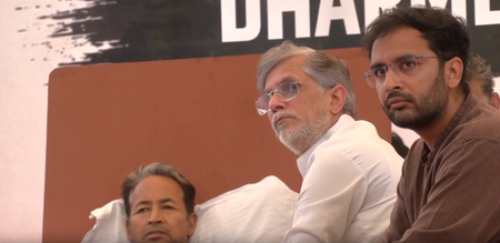 सोनम वांगचुक से मिले पवन खेड़ा, बोले- जान जोखिम में न डालें; सरकार लोकतांत्रिक विरोध नहीं सुनती