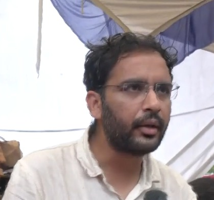 'इस्तीफा नहीं, तो आंदोलन नहीं रुकेगा' : आशुतोष रांका