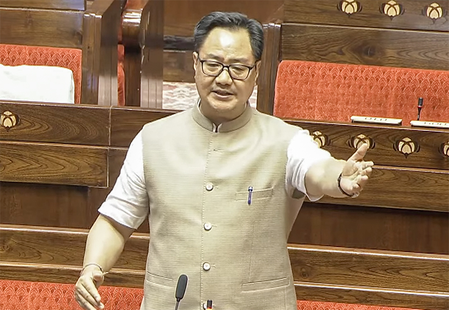 पेपर लीक पर सदन में चर्चा को तैयार सरकार, रिजिजू बोले- विपक्ष तय करे समय