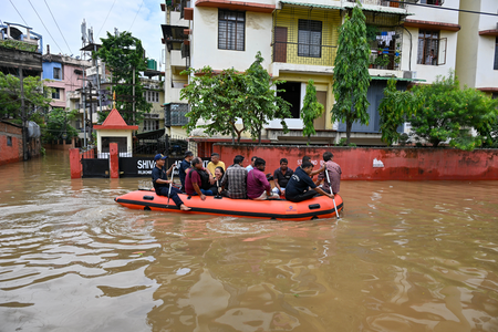 बाढ़ से जूझ रहा असम, 10.6 लाख से अधिक लोग प्रभावित; राहत अभियान जारी