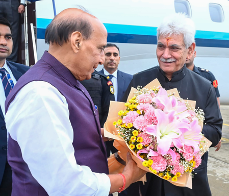 कारगिल विजय दिवस पर श्रीनगर पहुंचे राजनाथ सिंह, समारोह में होंगे शामिल