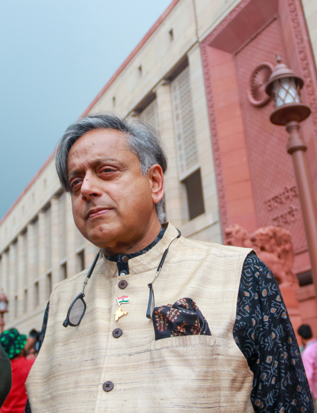 शशि थरूर बोले- एलजीबीटीक्यूएआईए-प्लस पैनल के काम में क्यों हो रही देरी