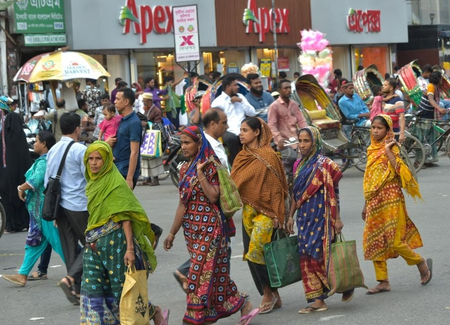 ईंधन संकट से परेशान बांग्लादेश, सीएनजी की कमी ने परिवहन को किया प्रभावित