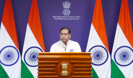 विदेश मंत्रालय का बड़ा बयान: भारतीय नाविकों की सुरक्षा हमारी प्राथमिकता, 24 घंटे हेल्पलाइन चालू