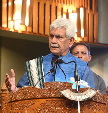 पीड़ित परिवारों के पुनर्वास का नया अध्याय, सरकारी नौकरियों पर एलजी सिन्हा का जोर