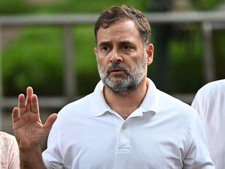 प्रयागराज में राहुल गांधी बोले- जब युवा उठाते हैं आवाज़, तब झुकती है सरकार