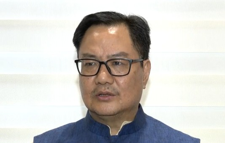 सेना पर राजनीति न हो, देश की रक्षा उसकी सर्वोच्च जिम्मेदारी: किरेन रिजिजू