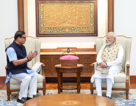 असम बाढ़ पर पीएम मोदी से मिले हिमंता सरमा, राहत कार्यों का दिया भरोसा