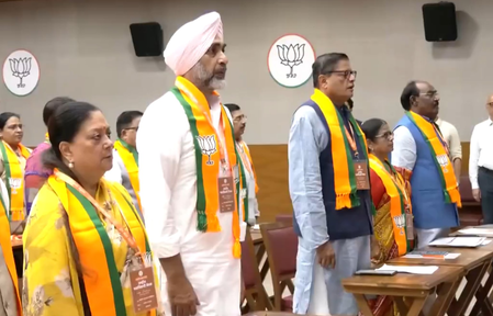 भाजपा की नई टीम की पहली बैठक, संगठन और मोदी के 25 साल पर चर्चा
