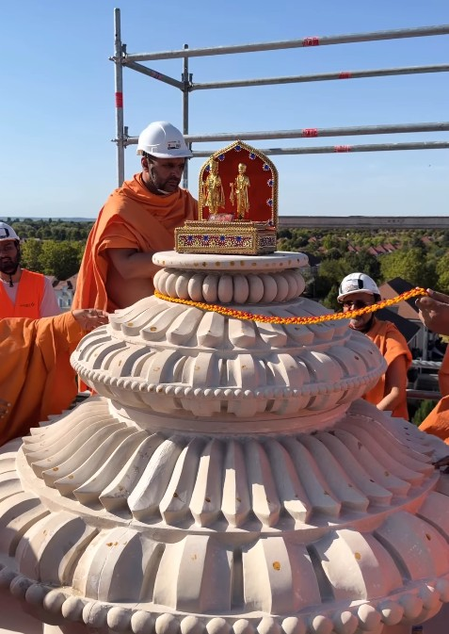 पेरिस को मिला भव्य BAPS हिंदू मंदिर, सितंबर में होगा शुभारंभ