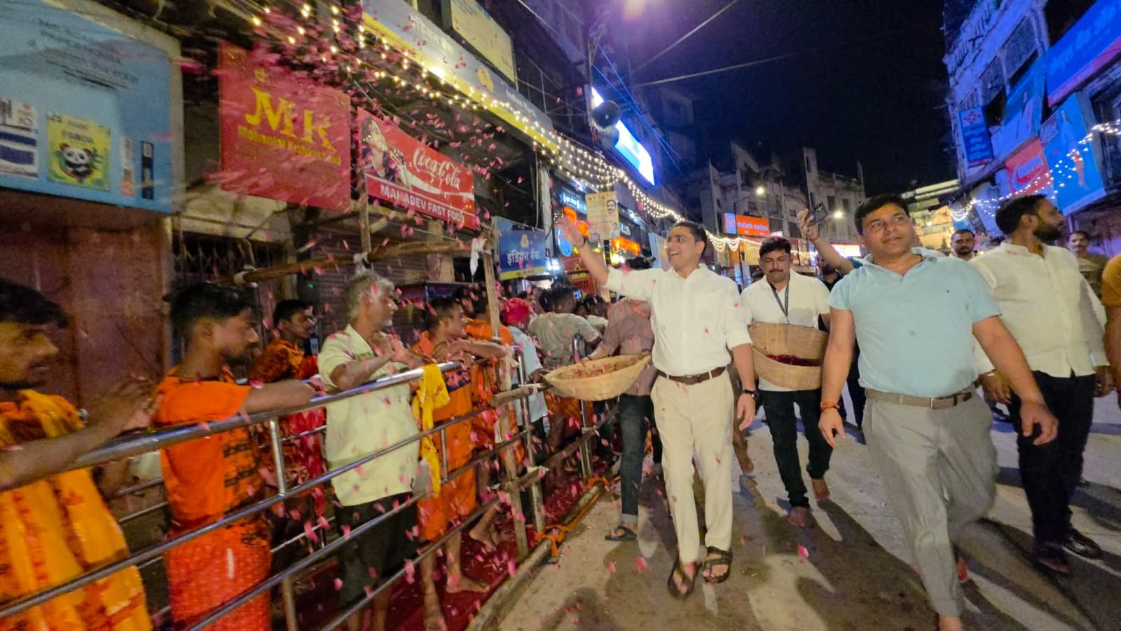 हर-हर महादेव से गूंजा काशी विश्वनाथ धाम, सावन के दूसरे सोमवार पर उमड़ा जनसैलाब