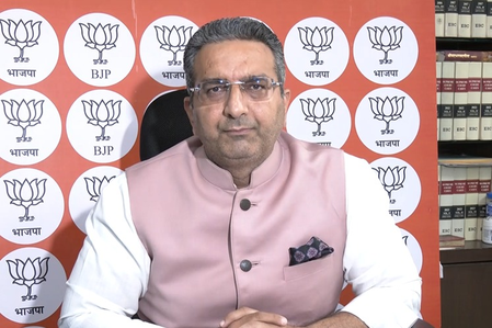 पीएम मोदी पर विवादित टिप्पणी से सियासी घमासान, गौरव भाटिया बोले- जनता देगी जवाब