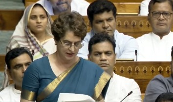 'छात्रों पर आंसू गैस, लाठीचार्ज और पेलेट गन क्यों?' लोकसभा में प्रियंका गांधी का सरकार से सवाल